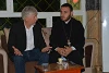 John Eibner im Gespräch mit einem syrisch-orthodoxen Priester. Dieser kann seine Gläubigen ein Jahr nach ihrer Flucht nicht mehr aufhalten (csi)