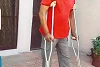 Anwar kann sich dank der von CSI finanzierten Prothese wieder auf zwei Beinen bewegen (csi)